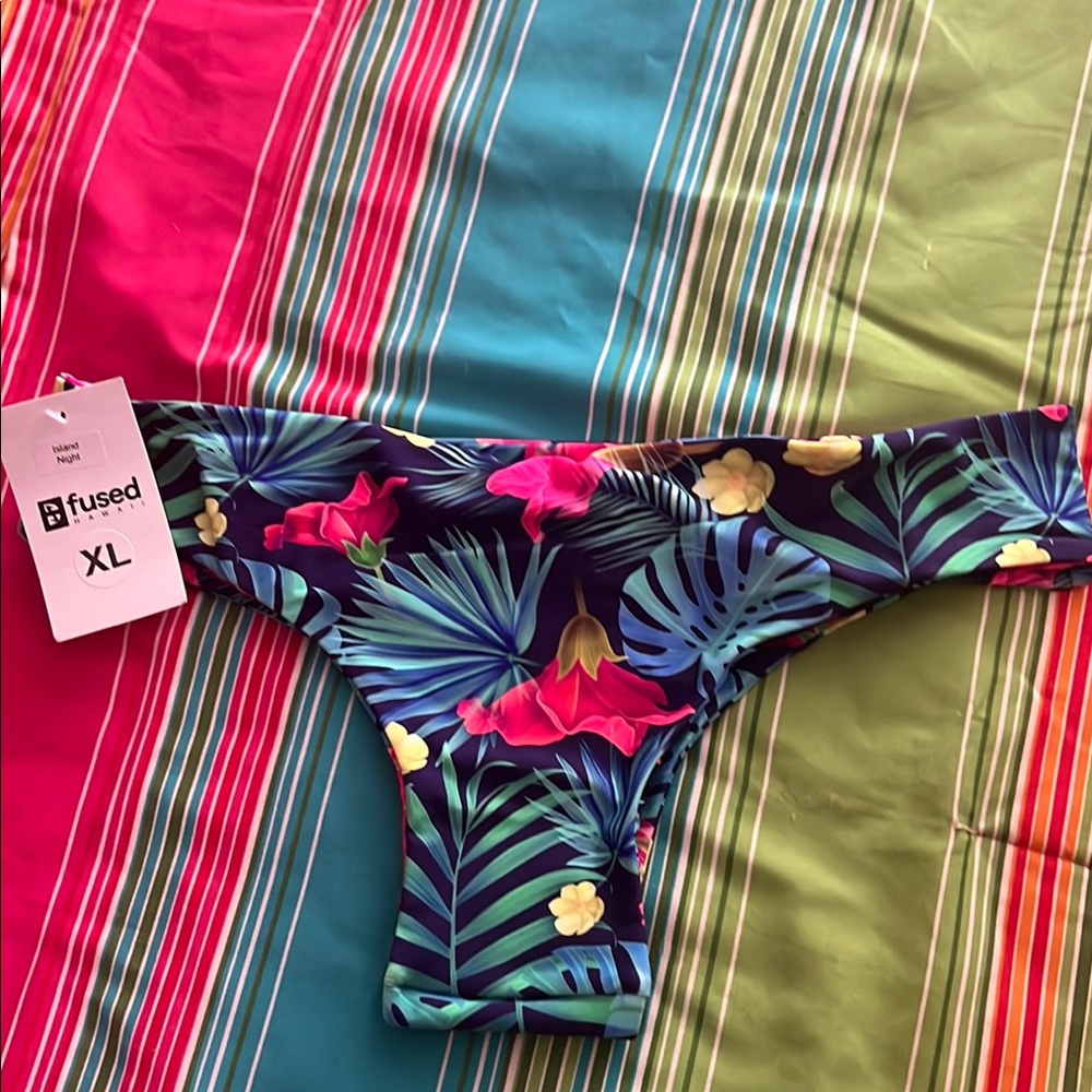 Island night manini Bikini Bottom
